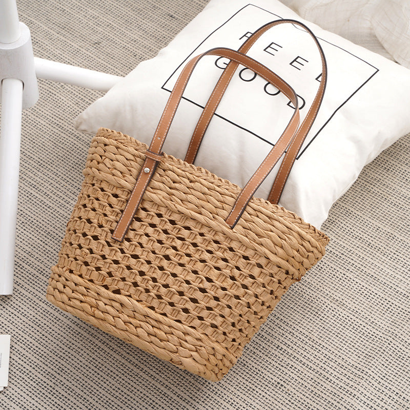 Urban Woman Straw Basket Bag | Garden Purse Veggie Bag | Country Style Purse